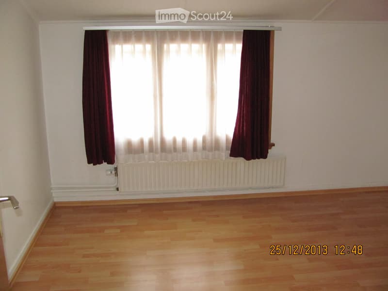 Dachwohnung Teilrenoviert (2)