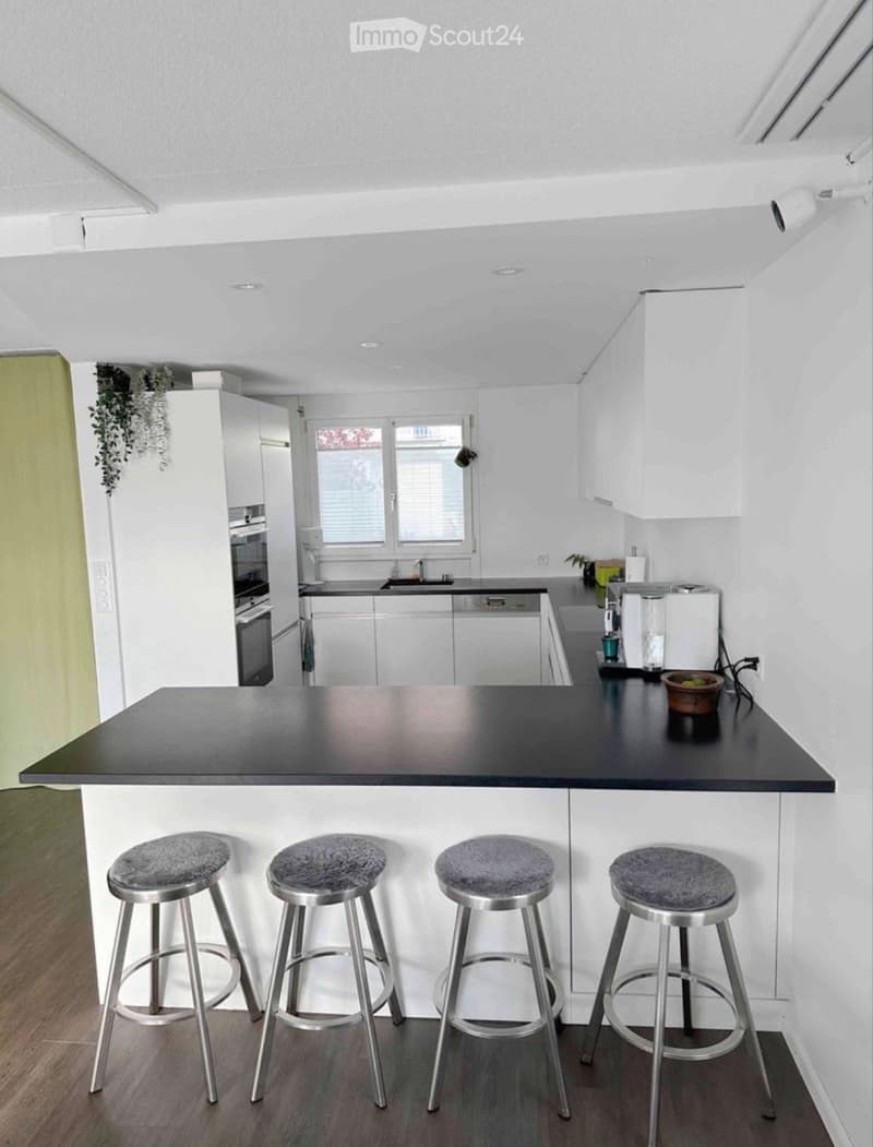 Jolie maison de coin en rangée de 5,5 pièces (2)