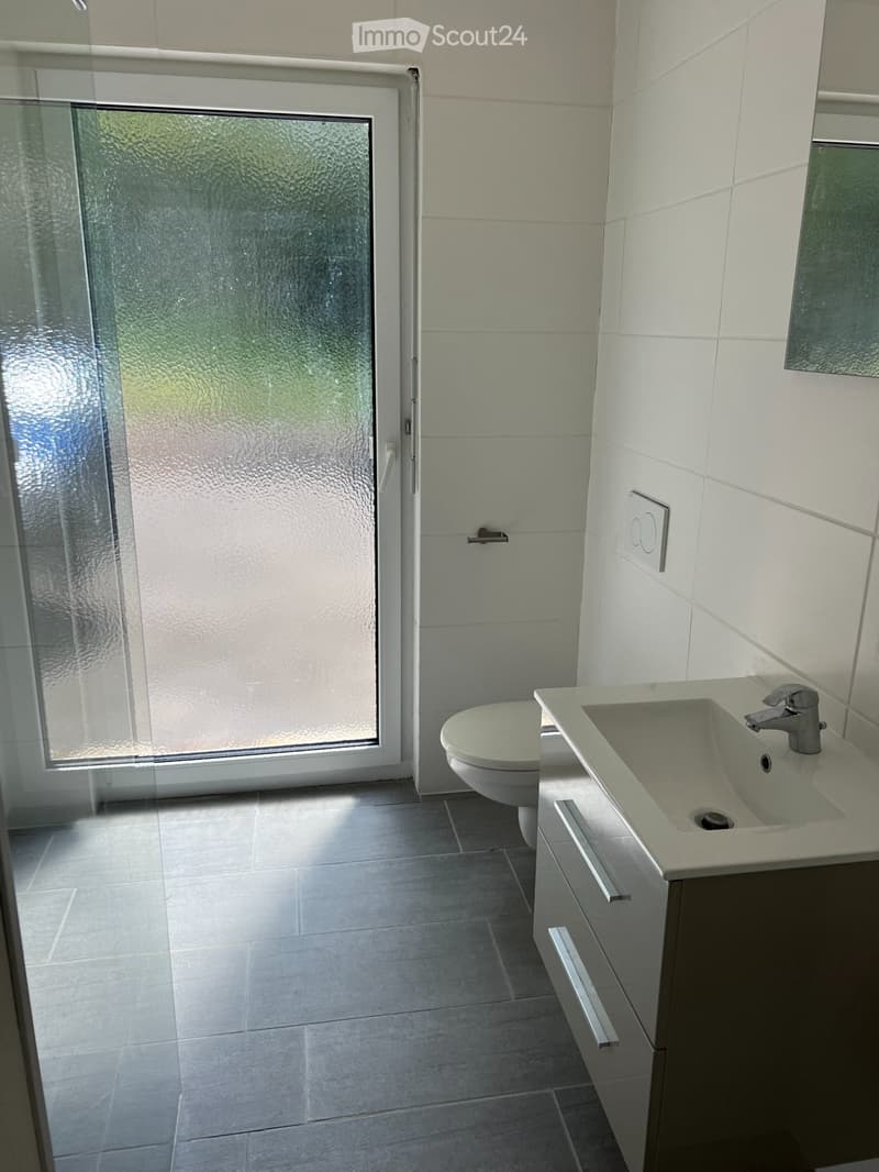 Moderne 2.5-Zimmer-Wohnung, ruhig und mit Waldblick (2)