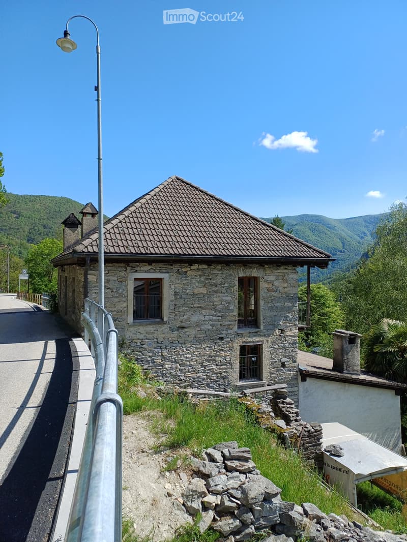 Vendesi ad Auressio grande casa antica (2)