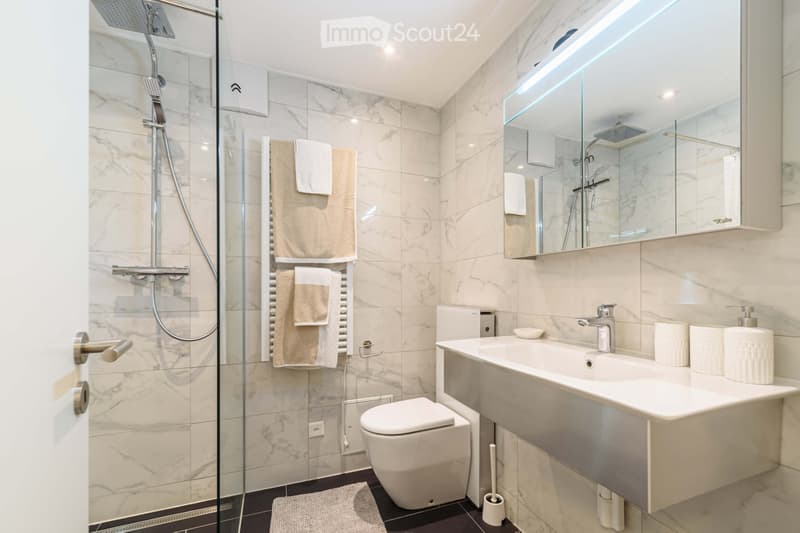 Appartement de 3,5 pièces élégant avec deux balcons dans le centre-ville de Bâle (5)