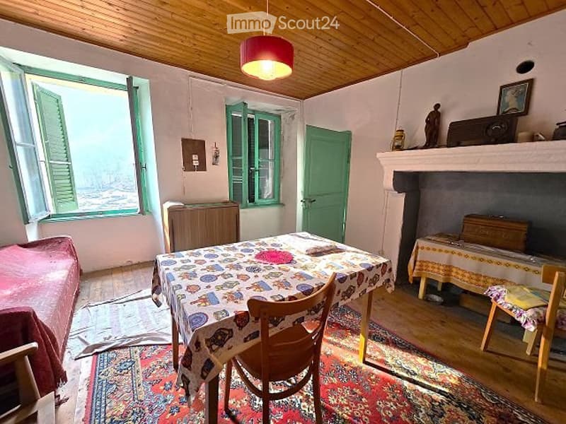 Einfamilienhaus zum renovieren mit Grundstück (2)