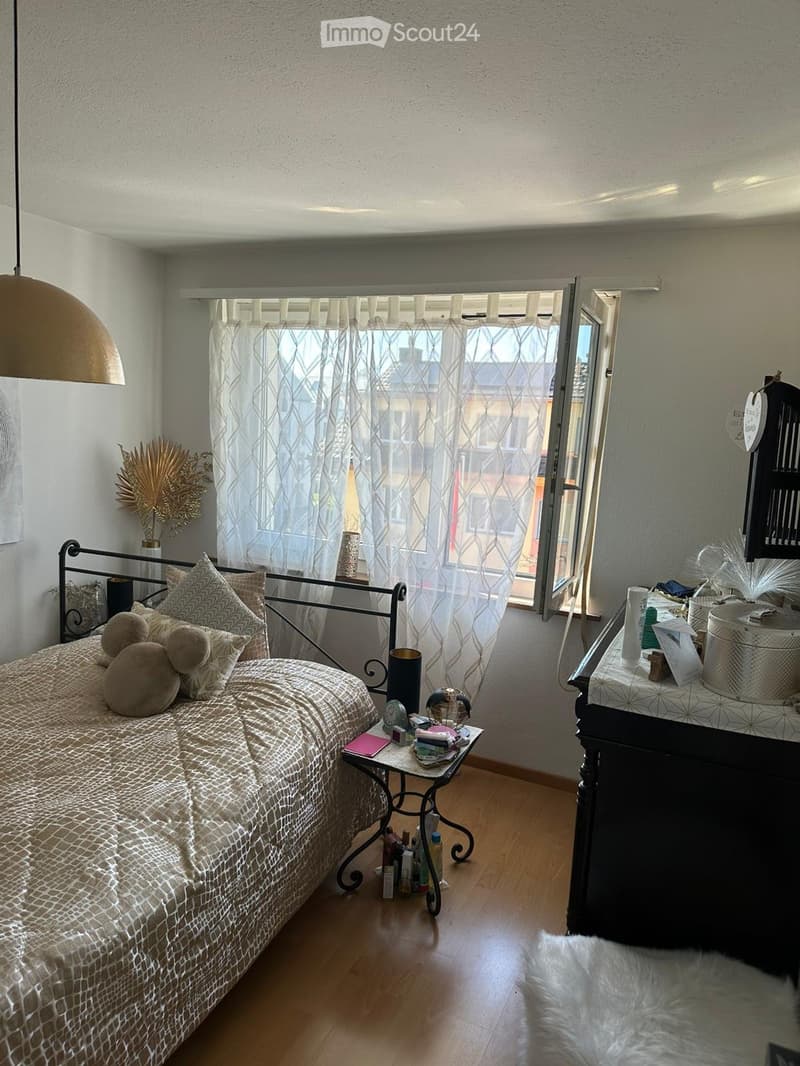 Room in 8907 in Affoltern Train Station AVAILABLE IMMEDIATELY (2)