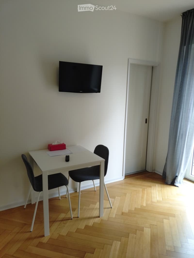 I'm looking for a sublessee for a fully furnished studio apartment (2)