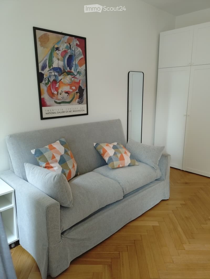 I'm looking for a sublessee for a fully furnished studio apartment (4)
