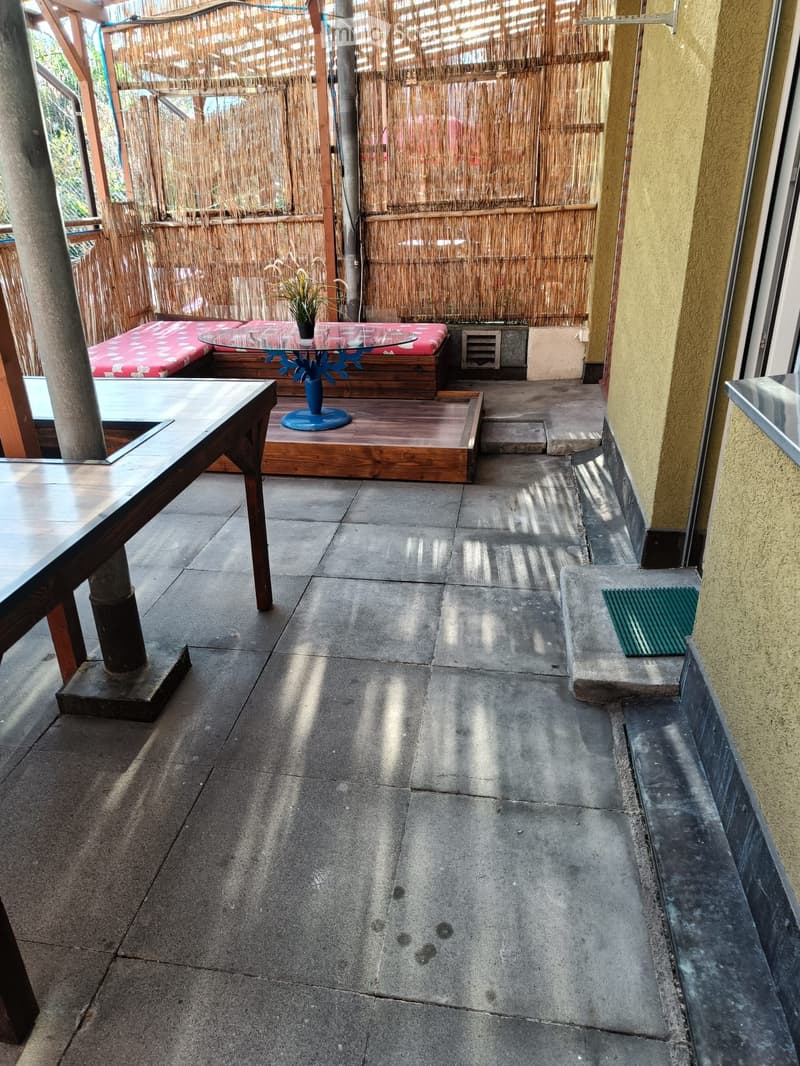 Camera ammobiliata in condivisione con veranda e giardino disponibile immediatamente vicino ai trasporti pubblici (3)