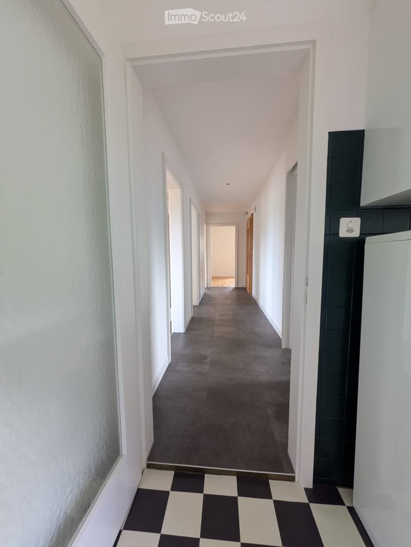 Charmante 4-Zimmer Wohnung ab sofort verfügbar (3)