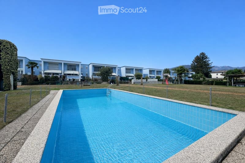 Penthouse with 4.5 rooms, terrace and condominium pool (1)