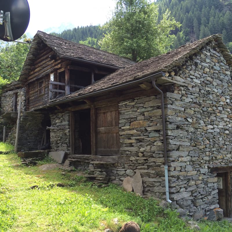 Autentico rustico ticinese con terreno, Madra(Val Malvaglia) (1)