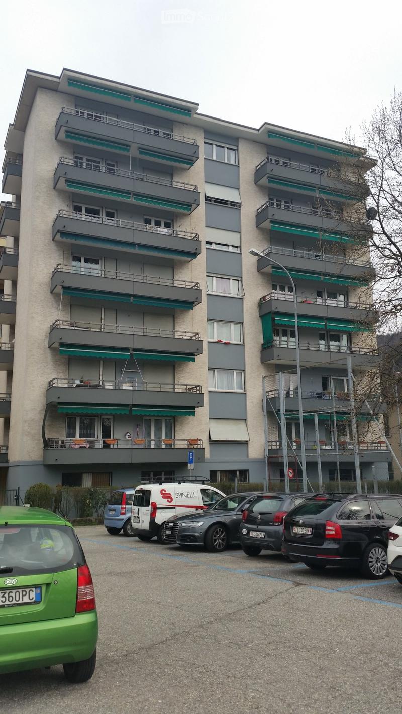 Spacious 4.5 room apartment with open view and garage in Chiasso (4)