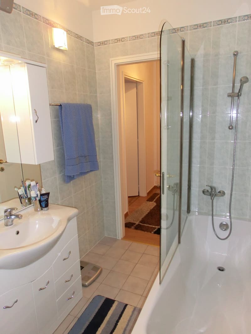 Spacious 4.5 room apartment with open view and garage in Chiasso (2)