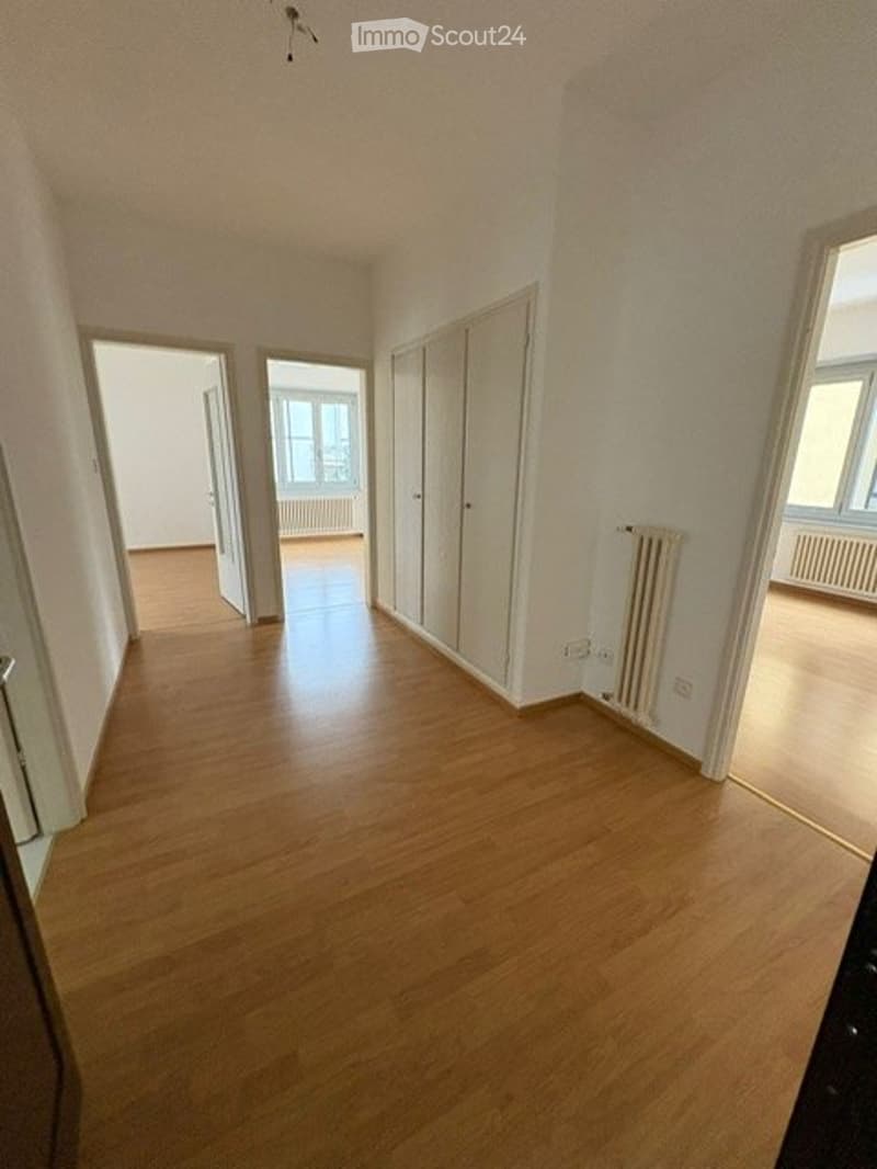 Mietwohnung mit 4 Zimmern im 2. Stock zu vermieten (1)