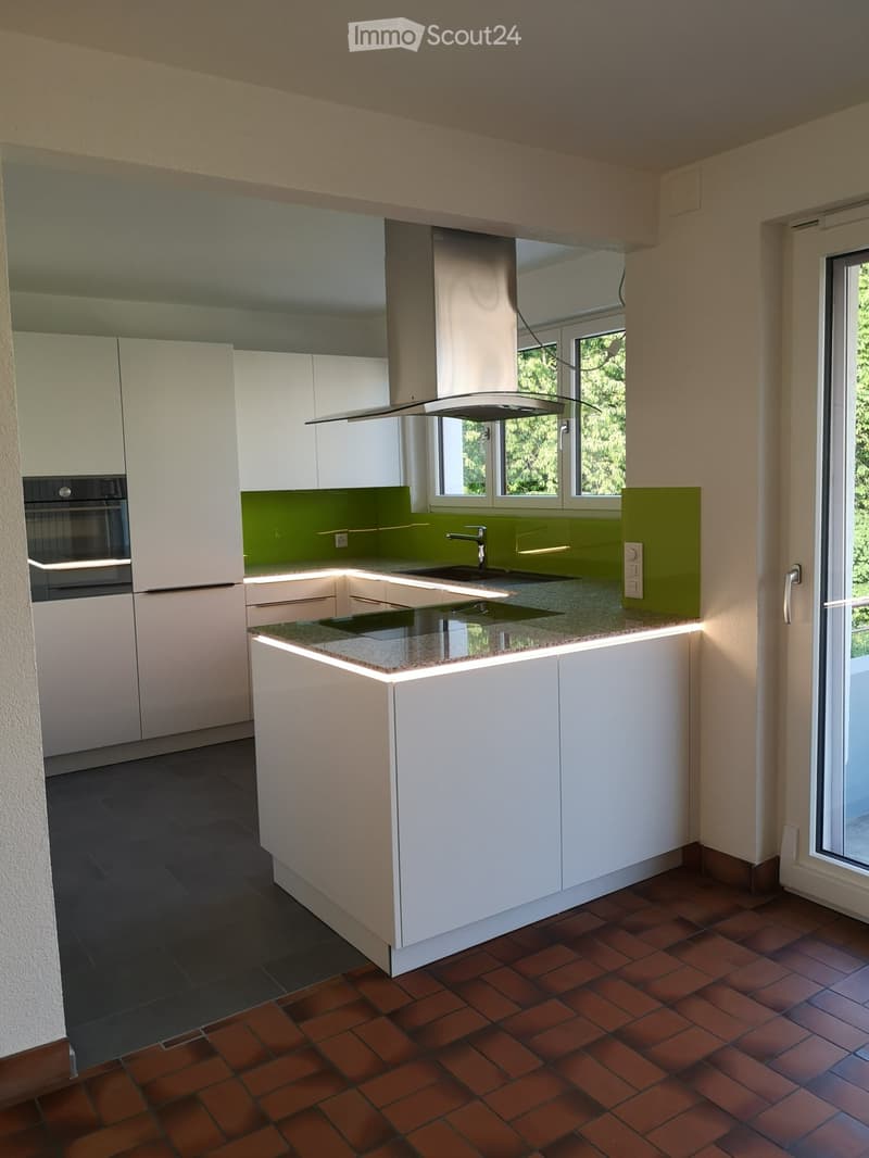 Appartement 4 pièces avec balcon, incluant un parking couvert (4)