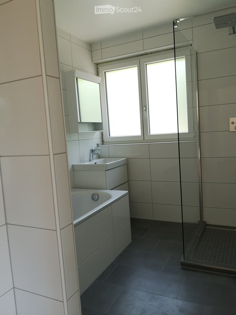 Appartement 4 pièces avec balcon, incluant un parking couvert (5)