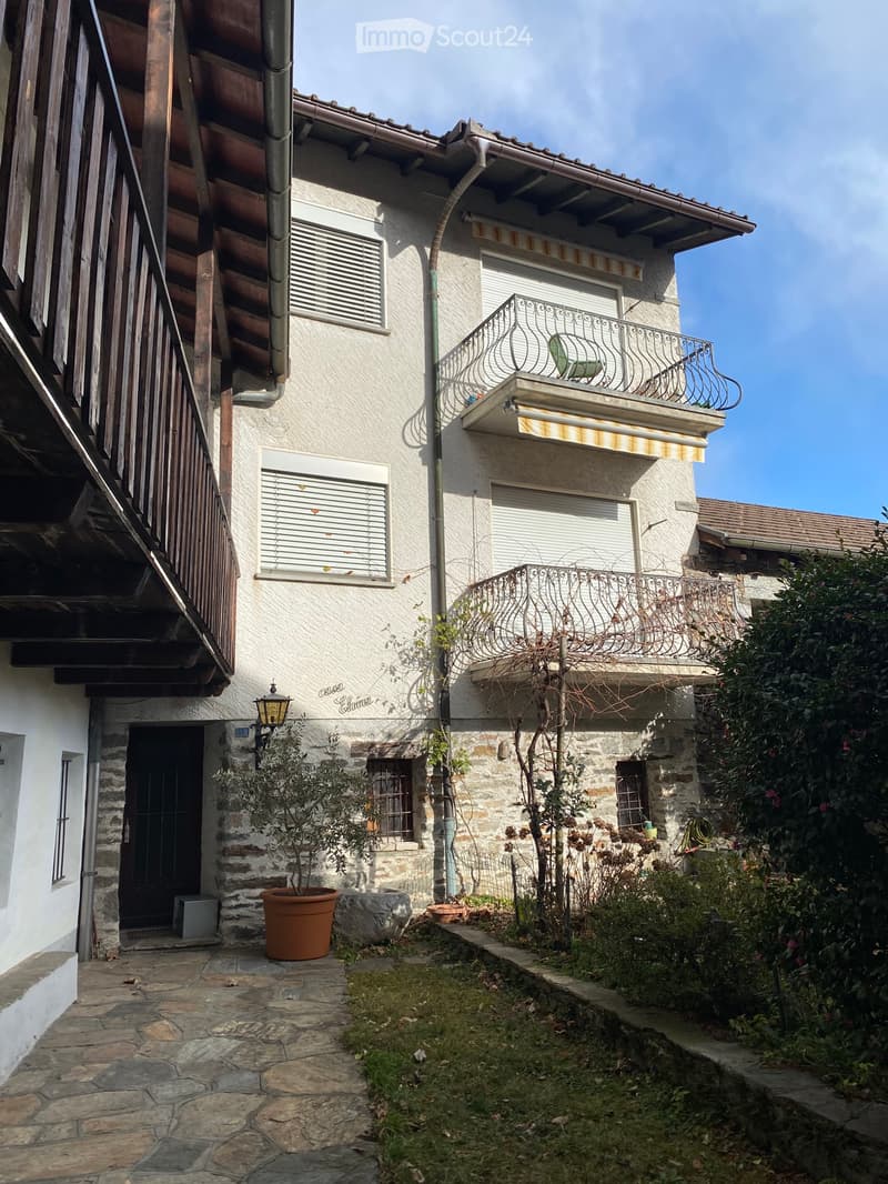 Mietwohnung mit 4 Räumen in Arcegno (1)