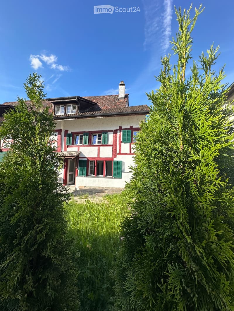 Zu vermieten sieben Zimmer Haus Teil mit Garten Garagevorpl (1)
