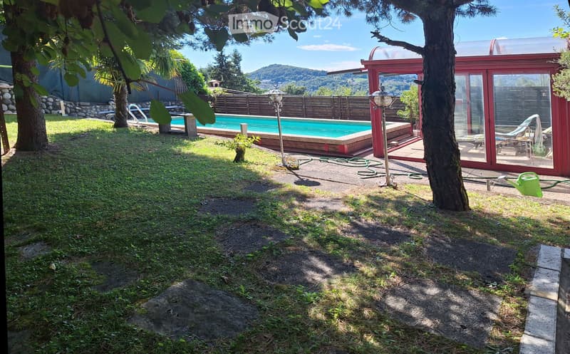 Villa (8 locali) + appartamento Monolocale (4)