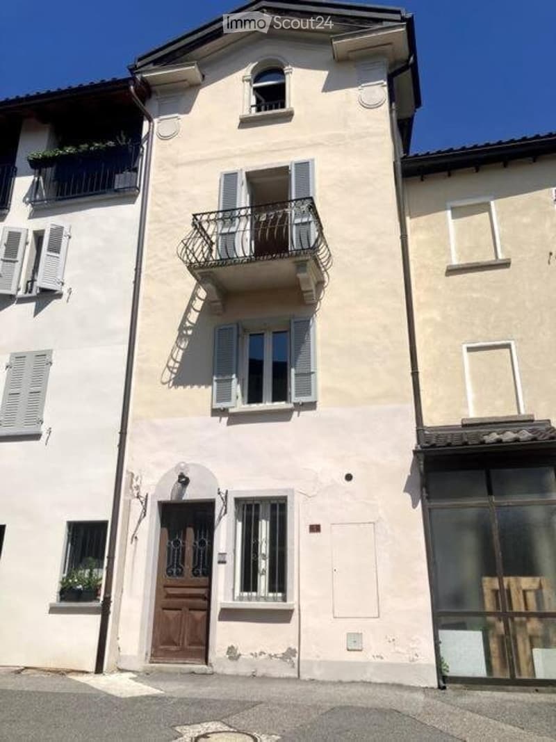 Maison tessinoise caractéristique dans le noyau de Cadro (1)