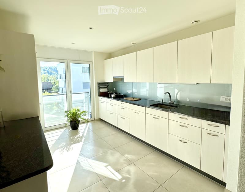 Naturnahe, Moderne und Helle 4.5-Zimmerwohnung (2)