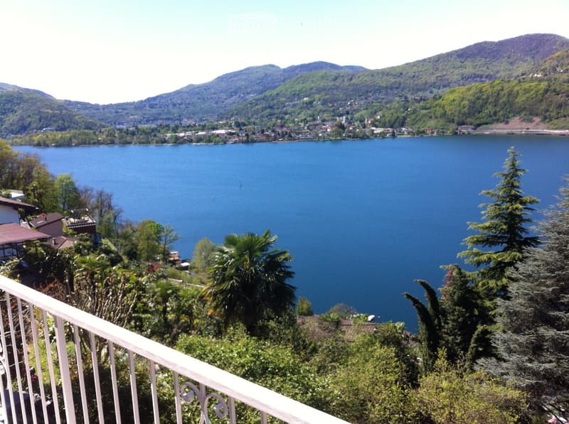 Exklusive Villa Vista Lago mit Dépendance und Strand (2)