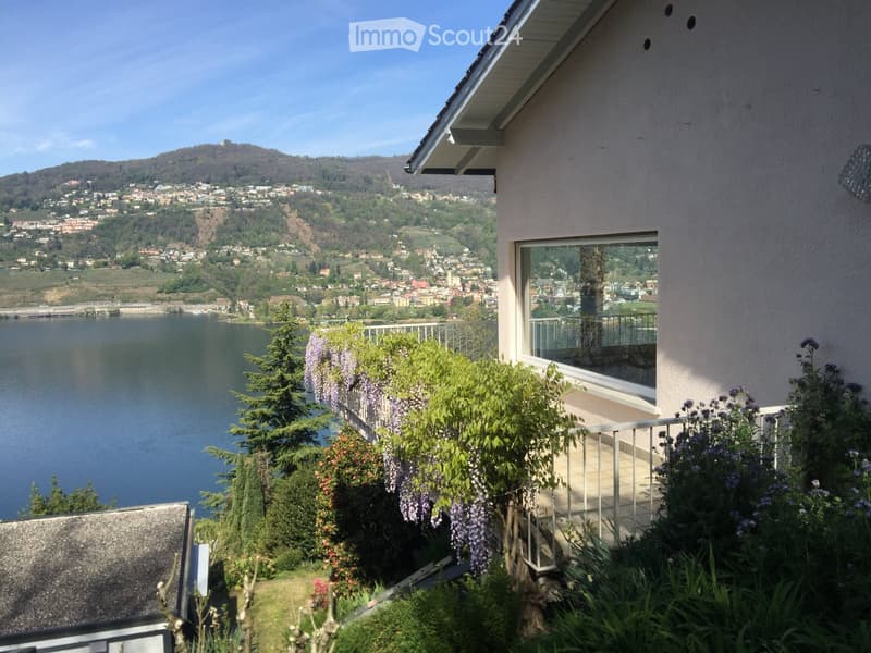 Exklusive Villa Vista Lago mit Dépendance und Strand (1)