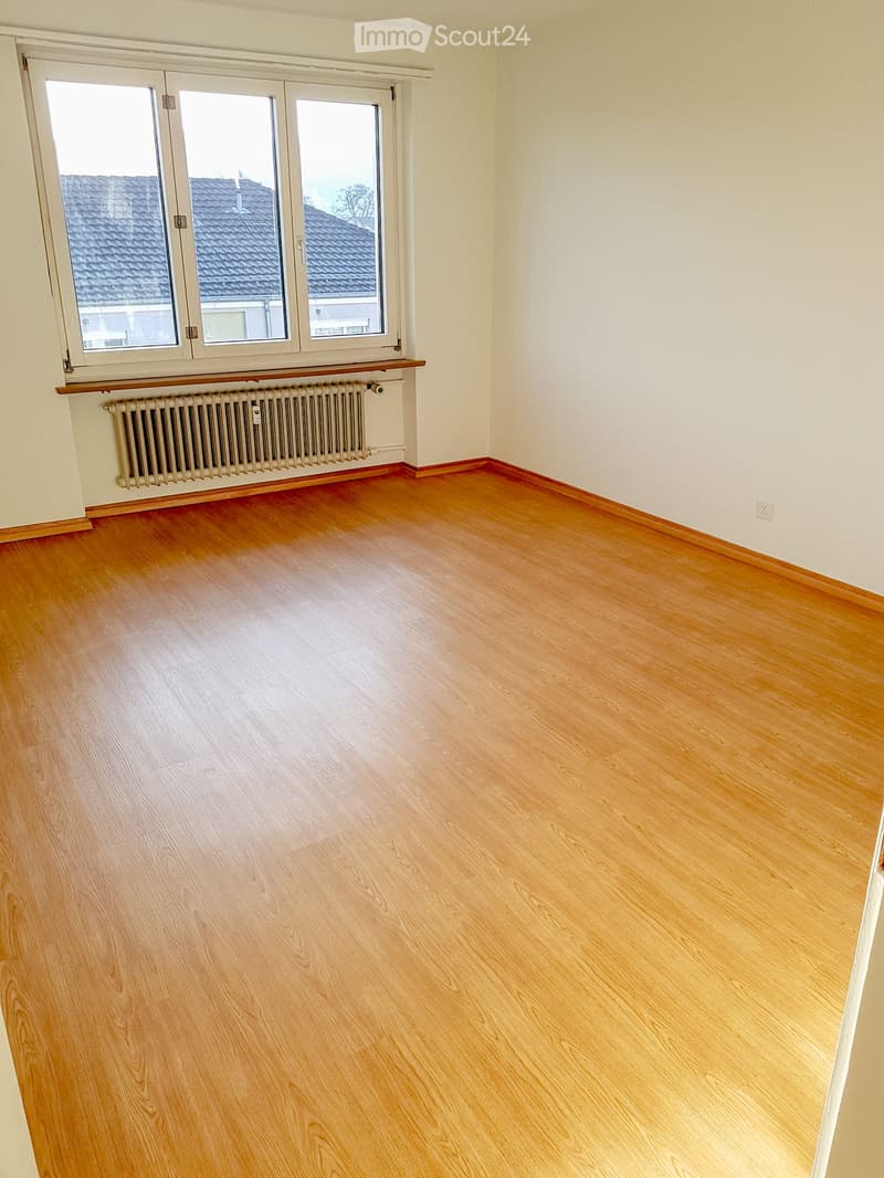 Appartamento di 4,5 locali bellissimo al Kronenplatz a Binningen (4)