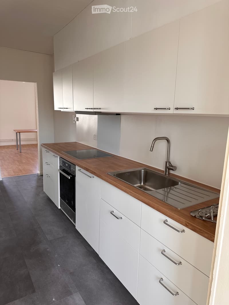 Appartement de 3,5 pièces dans un immeuble ancien à Binnigen (1)