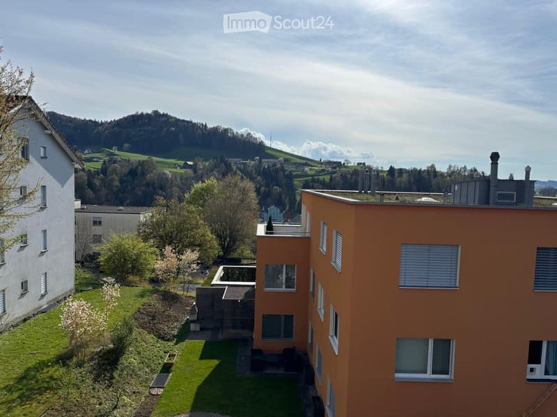 Appartement ensoleillé de 4,5 pièces avec une belle vue et 2 places de parking souterrain (4)