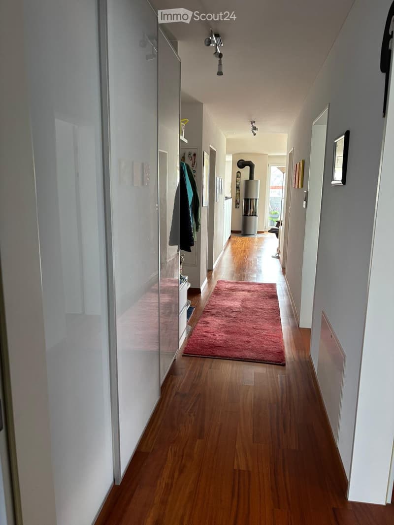 Appartement ensoleillé de 4,5 pièces avec une belle vue et 2 places de parking souterrain (3)