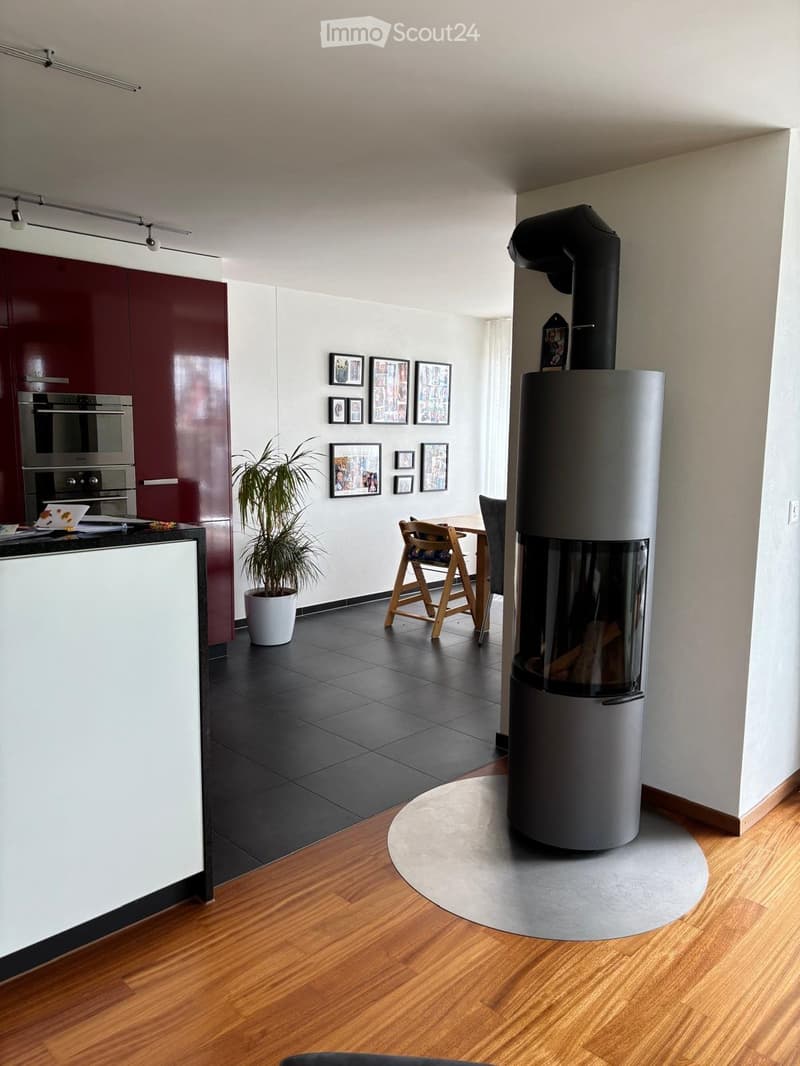 Appartement ensoleillé de 4,5 pièces avec une belle vue et 2 places de parking souterrain (1)