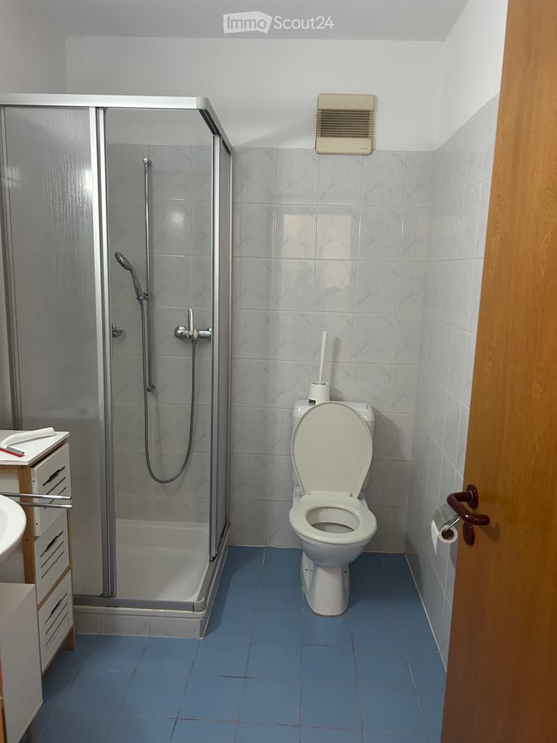 Cercasi subentrante da subito 1.5 locali (2)