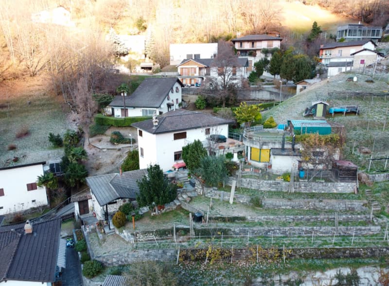 Belle propriété à Pianezzo avec vue sur le lac (1)