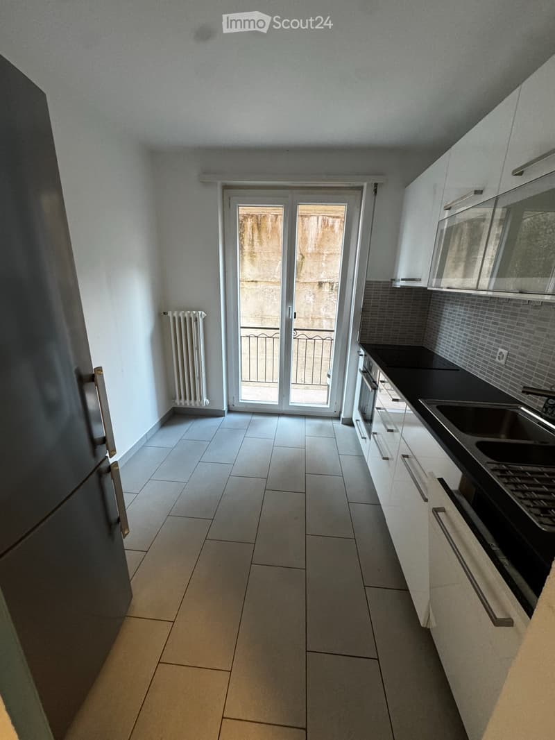 URGENTE - Subentrante appartamento di 3.5 locali a Sorengo (5)