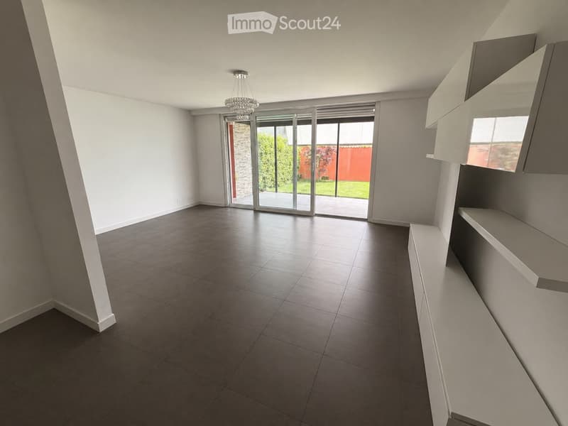 Appartement moderne de 4,5 pièces à Giubiasco avec jardin (1)