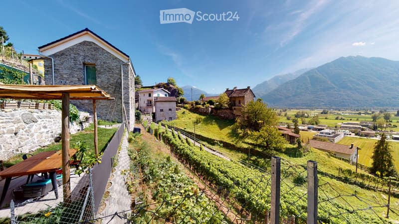 Prächtige Villa in dominanter Lage (2)