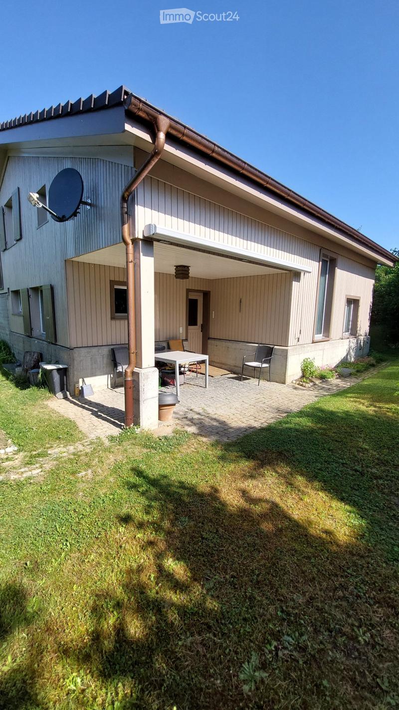 Detached single-family house with garage (1)