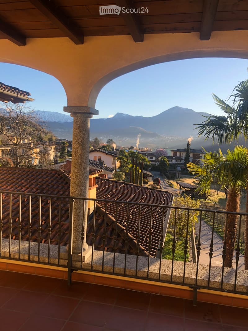 Affittasi importante villa immersa in un vigneto (2)