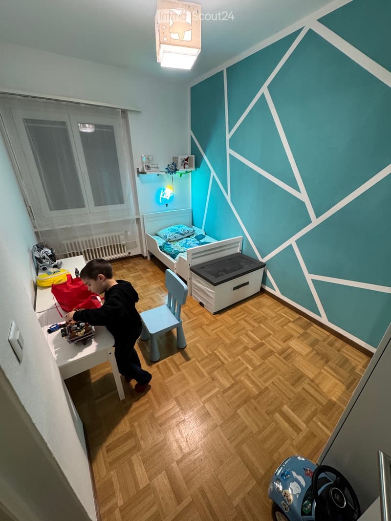 GERÄUMIGES 4.5-ZIMMER-WOHNUNG MIT SCHWIMMBAD UND TERRASSE (3)