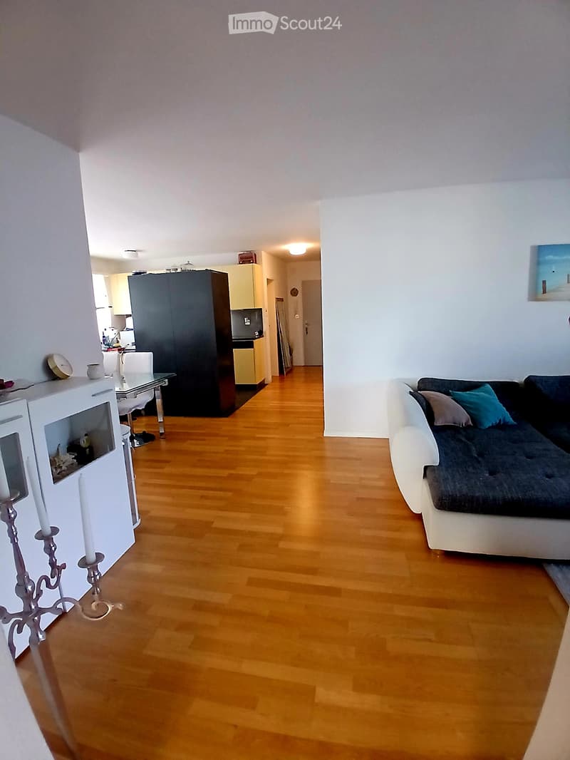Grosse 4.5 Zi. Whg. Mit Balkon (5)