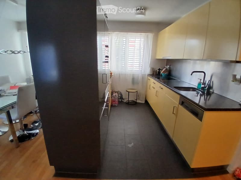 Grosse 4.5 Zi. Whg. Mit Balkon (2)