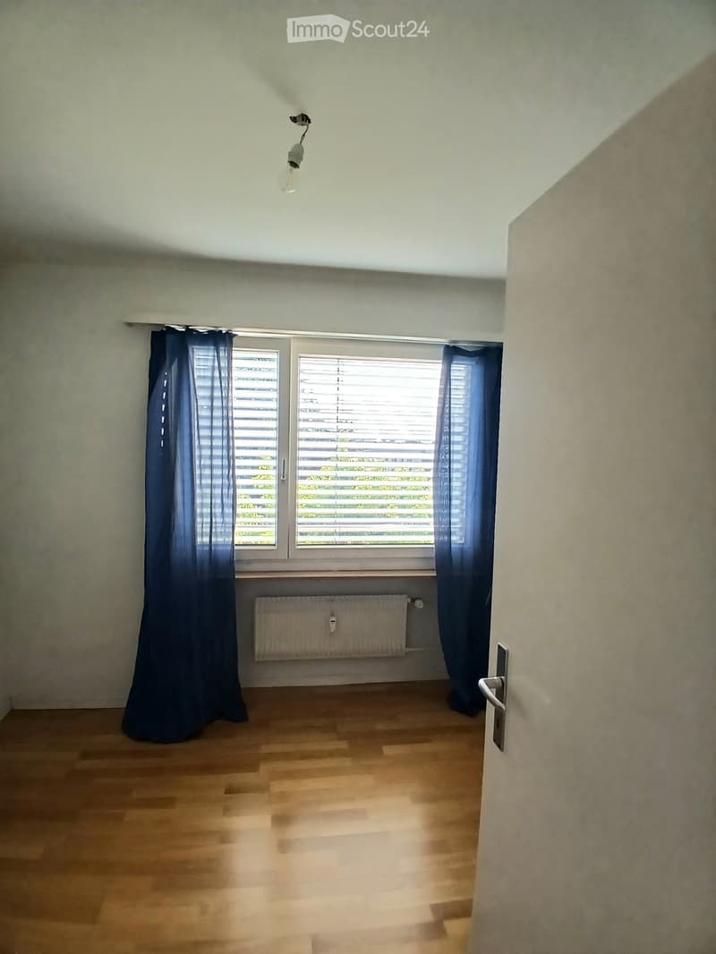 Grosse 4.5 Zi. Whg. Mit Balkon (4)