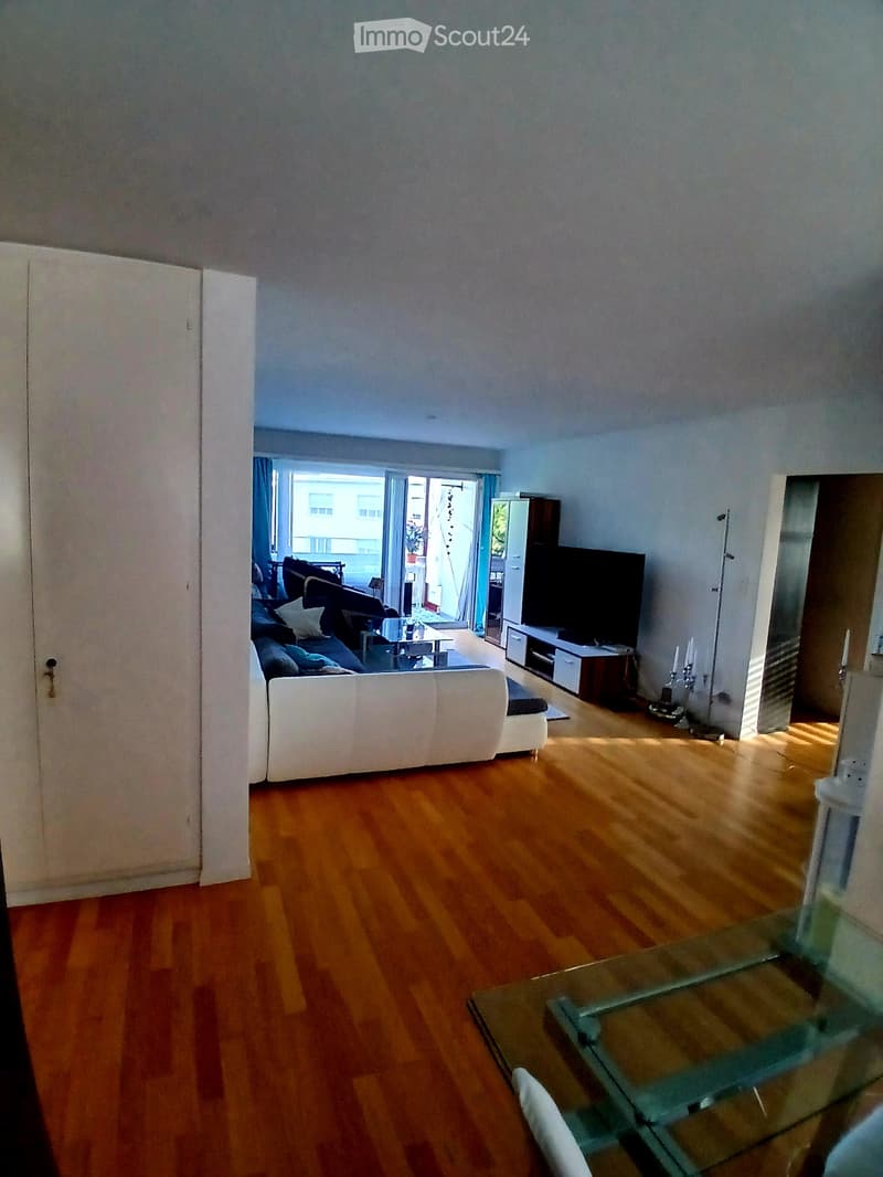 Grosse 4.5 Zi. Whg. Mit Balkon (1)