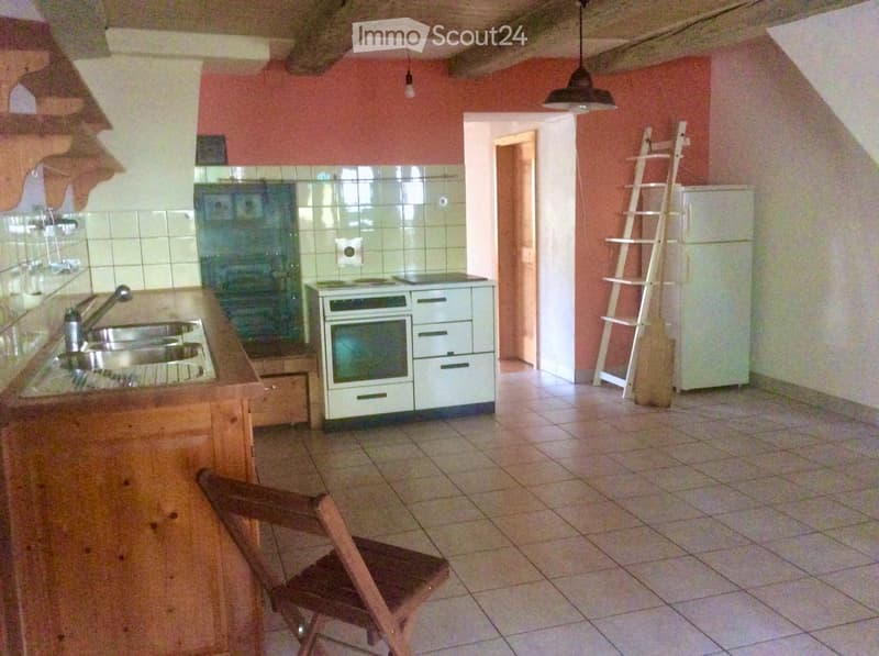 Ampio appartamento di tre locali con stufa in maiolica (2)