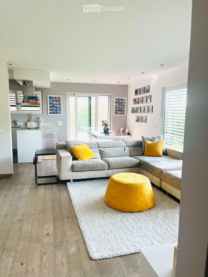 Moderne und funktionale Villa mit hervorragenden Ausstattungen und Garten (1)