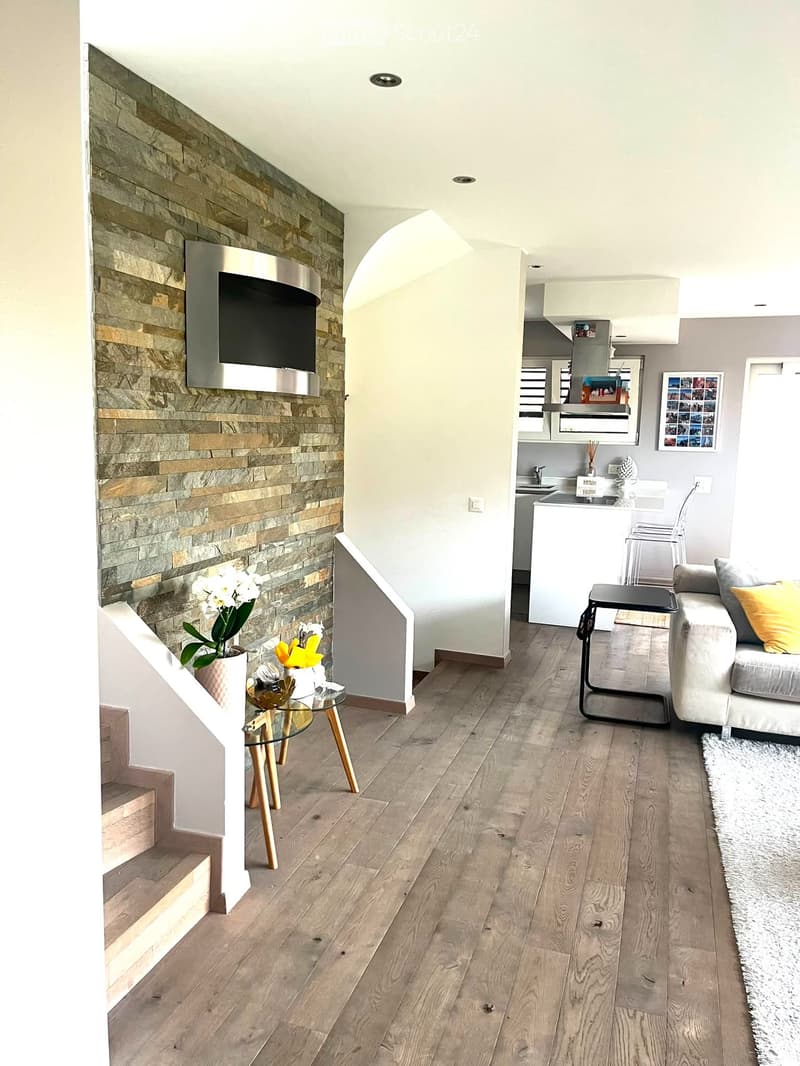 Moderne und funktionale Villa mit hervorragenden Ausstattungen und Garten (7)