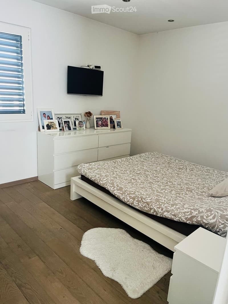 Moderne und funktionale Villa mit hervorragenden Ausstattungen und Garten (8)
