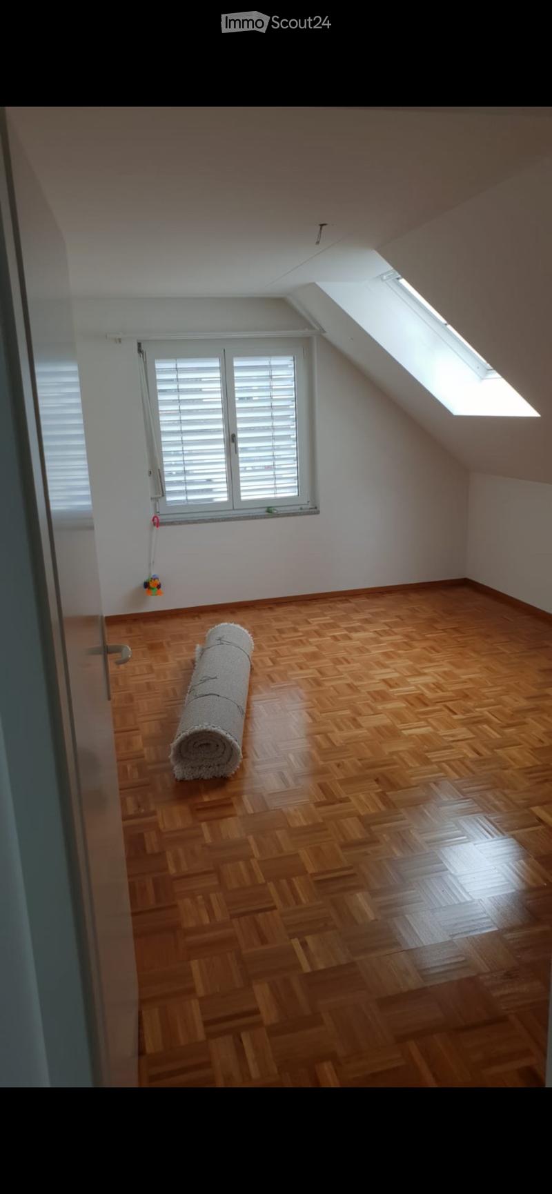 Appartamento duplex luminoso e spazioso di 4,5 locali a Nürensdorf (3)