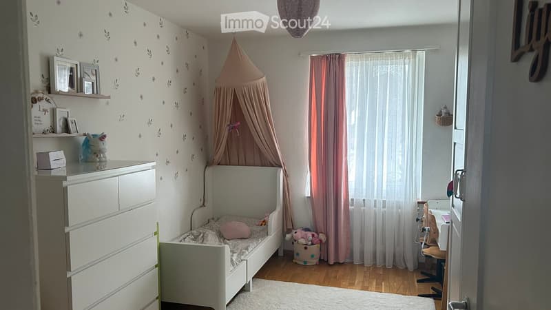 Charming 4-room apartment in a green area, central, family-friendly (3)