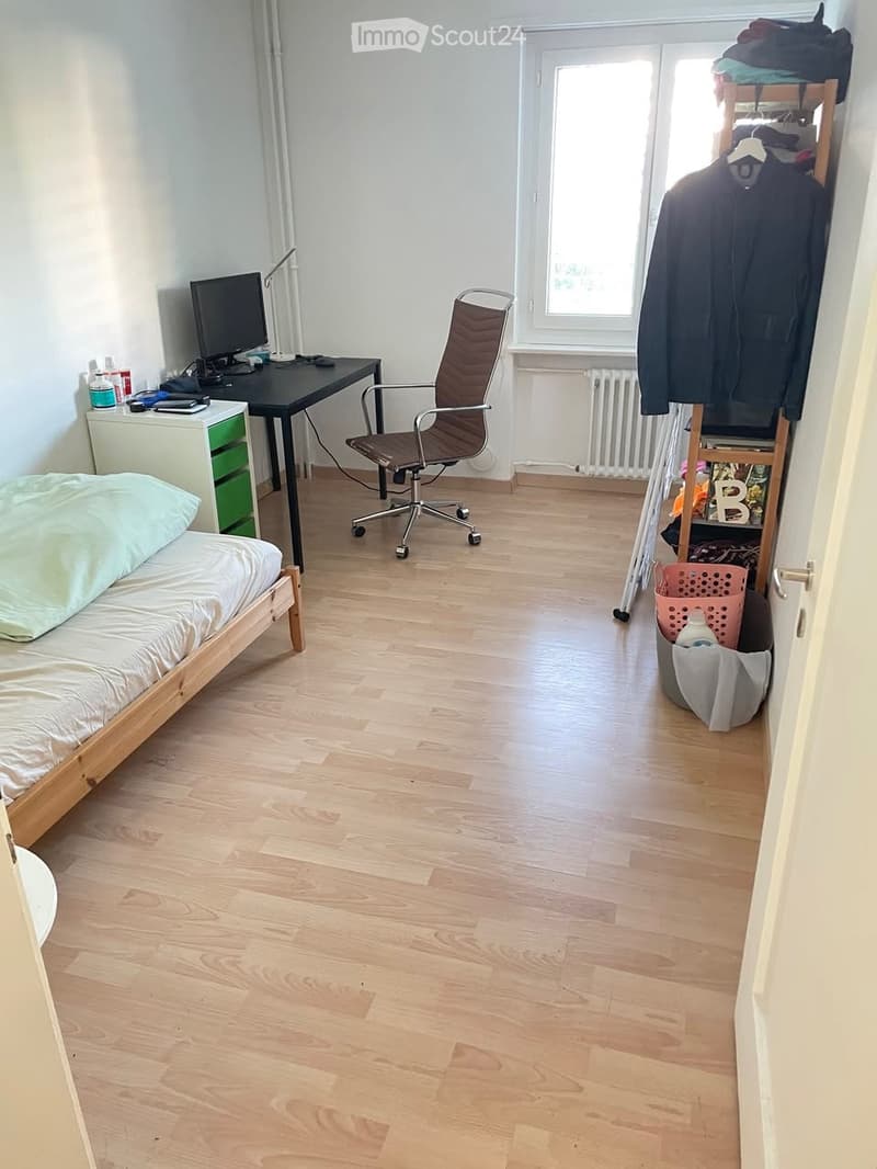 Ein Zimmer in einer Wohnung in Wohlen (1)