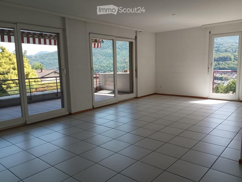 Miete 4,5 Zimmer in Ponte Tresa, höher gelegene Zone am Hügel (1)